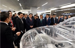 Chủ tịch Quốc hội Vương Đình Huệ thăm Trung tâm Nghiên cứu và Phát triển của Tập đoàn Huawei