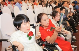 Biểu dương người khuyết tật, trẻ mồ côi, người bảo trợ tiêu biểu toàn quốc