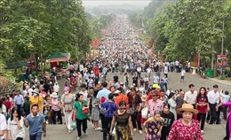 Hàng nghìn lượt du khách đã về Đền Hùng trước ngày Giỗ Tổ