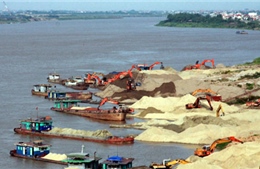 Phát hiện 9 thuyền khai thác cát, sỏi trái phép trên sông Lam