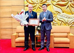 Trao tặng kỷ niệm chương hữu nghị cho Đại sứ Algeria tại Việt Nam