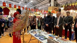 Văn hóa, du lịch và thủ công mỹ nghệ Việt thu hút khách Pháp tại Hội chợ Paris