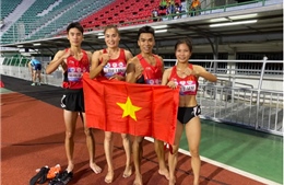 Đội điền kinh tiếp sức 4x400m hỗn hợp của Việt Nam giành HCĐ châu Á 