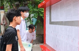 Thí sinh Hà Nội làm thủ tục dự thi vào lớp 10 năm học 2024 - 2025