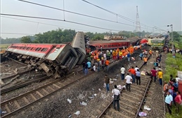 Tai nạn đường sắt nghiêm trọng tại Ấn Độ khiến ít nhất 5 người thiệt mạng