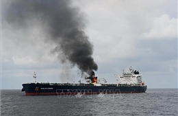 Houthi tấn công một tàu hàng ở Vịnh Aden