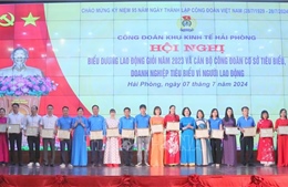 Biểu dương người lao động, doanh nghiệp tiêu biểu làm việc trong các khu công nghiệp