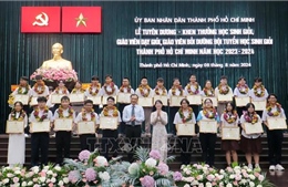 Thành phố Hồ Chí Minh tuyên dương học sinh và giáo viên có thành tích xuất sắc