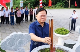 Dâng hương tưởng niệm 103 năm Ngày sinh đồng chí Lê Quang Đạo