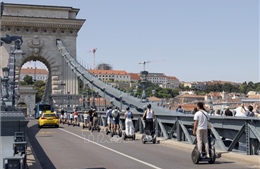 Hungary bảo vệ chương trình cấp thị thực dài hạn cho công dân Nga và Belarus