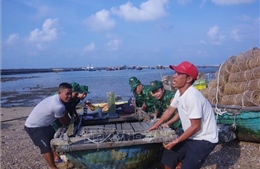 Kiểm đếm tàu thuyền, khuyến cáo không đi vào vùng nguy hiểm