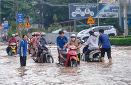 Triều cường vượt báo động III gây ngập nhiều tuyến phố ở Cần Thơ