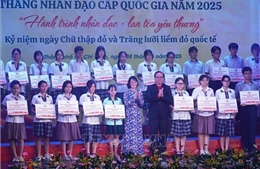 Lan tỏa yêu thương trong &#39;Tháng nhân đạo&#39;