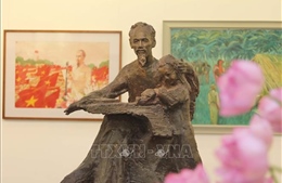 Khai mạc triển lãm chuyên đề &#39;Hồ Chí Minh trong nghệ thuật tạo hình&#39;