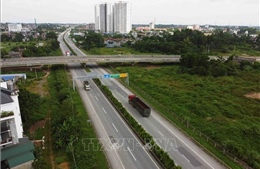 Phạt 35 triệu đồng, trừ 10 điểm giấy phép lái xe với nữ tài xế lùi xe trên đường cao tốc