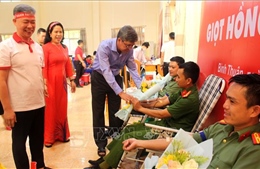 Hơn 300 người tham gia hiến máu tại &#39;Hành trình đỏ - Giọt hồng Bình Thuận&#39;