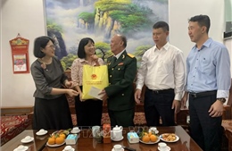 Đoàn đại biểu Quốc hội thành phố Hải Phòng thăm, tặng quà tri ân người có công với cách mạng