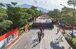Phó Chủ tịch Ủy ban Trung ương MTTQ Việt Nam Hà Thị Nga động viên Khối đại đoàn kết toàn dân tộc tham gia diễu hành A80