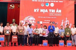 Chương trình &#39;Ký họa tri ân&#39; trao ảnh phục dựng chân dung các anh hùng liệt sĩ