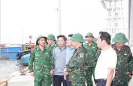 Phó Tư lệnh Quân khu 4 kiểm tra công tác phòng, chống bão số 5 tại Huế