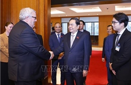 Chủ tịch Quốc hội New Zealand tham quan Nhà Quốc hội