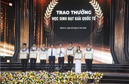 Tuyên dương 195 học sinh đạt giải quốc tế, quốc gia và học sinh đạt điểm cao tại Kỳ thi tốt nghiệp THPT 2025