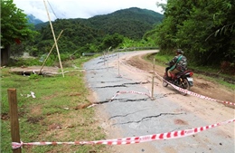 Mưa lớn gây sạt lở, ách tắc trên nhiều tuyến đường miền núi phía Tây tỉnh Nghệ An