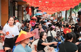 Quân đội tặng hơn 50.000 suất lương khô cho người dân cổ vũ diễu binh, diễu hành