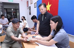 Hà Nội &#39;tăng tốc&#39; trao tặng quà Tết Độc lập cho người dân