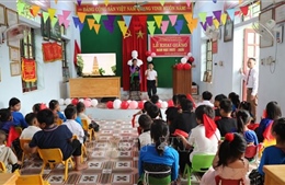 Vang tiếng trống khai trường nơi lũ đi qua