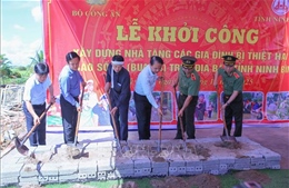 Xây dựng nhà cho các hộ dân khó khăn bị thiệt hại do bão số 10 ở Ninh Bình