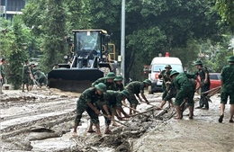 Quân đội huy động tối đa lực lượng, phương tiện hỗ trợ nhân dân khắc phục hậu quả bão số 10