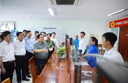 Thủ tướng Phạm Minh Chính kiểm tra trung tâm phục vụ hành chính công ở Cần Thơ