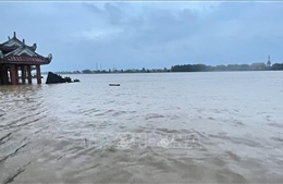 Bộ Quốc phòng yêu cầu tập trung ứng phó khẩn cấp và khắc phục hậu quả mưa lũ tại Trung Bộ