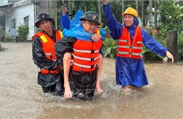 Quân đội chủ động ứng phó với lũ đặc biệt lớn trên các sông tại Huế và Đà Nẵng