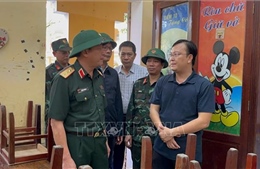 Động viên cán bộ, chiến sĩ tích cực hỗ trợ người dân vùng ngập lụt