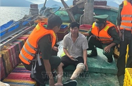 Kịp thời ứng cứu 8 thuyền viên gặp nạn trên vùng biển Côn Đảo