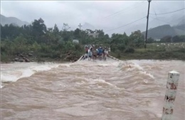 Tìm kiếm người phụ nữ bị lũ cuốn trôi khi băng qua ngầm tràn ngập sâu