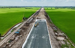 Cao tốc Châu Đốc - Cần Thơ - Sóc Trăng chậm tiến độ do thiếu cát