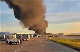 Rơi máy bay chở hàng tại Mỹ: Ít nhất 3 người thiệt mạng, nhiều người bị thương