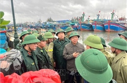 Phó Thủ tướng Trần Hồng Hà họp khẩn với các tỉnh Trung bộ về ứng phó bão số 13