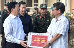 Phó Thủ tướng Mai Văn Chính thăm hỏi người dân vùng bị bão lũ tại Đắk Lắk