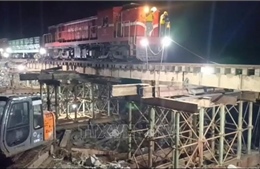 Chính thức thông tuyến đường sắt Bắc - Nam sau 4 ngày bị sạt lở do bão số 13