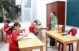 Lớp học tình thương của bà giáo Ba