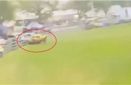 Ô tô đua lao vào đám đông người xem ở Australia, nhiều người bị thương