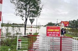 Huế: Mưa lớn gây ngập lụt, sạt lở nhiều tuyến giao thông