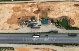 Cao tốc chạy trước, trạm dừng nghỉ &#39;chậm nhịp&#39;