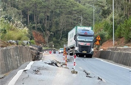 Quảng Ngãi: Sạt lở nhiều điểm trên tuyến Quốc lộ 24
