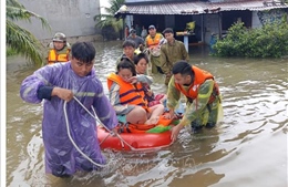 Dốc toàn lực ứng cứu người dân vùng ngập lụt Khánh Hòa 