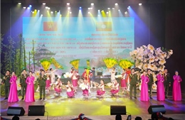 Rực rỡ sắc màu nghệ thuật Việt Nam mừng 50 năm Quốc khánh Lào